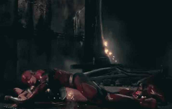 Flash faller på toppen av Wonder Woman