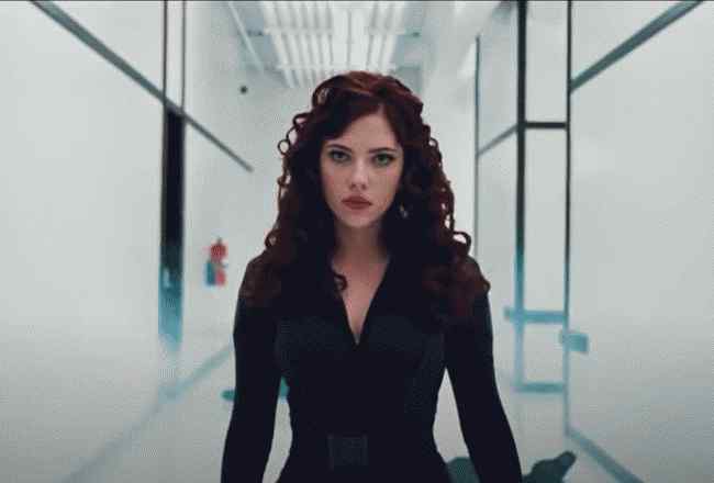Scarlet Johansson kaip juoda našlė