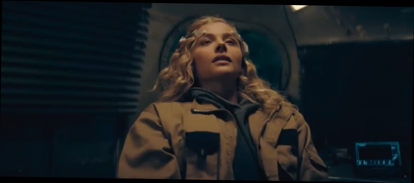 Periferinės įrangos išleidimo data, spoileriai ir atnaujinimas: Chloë Grace Moretz mokslinės fantastikos serija atspindi visuomenės apsėstą techniką naujame anonse