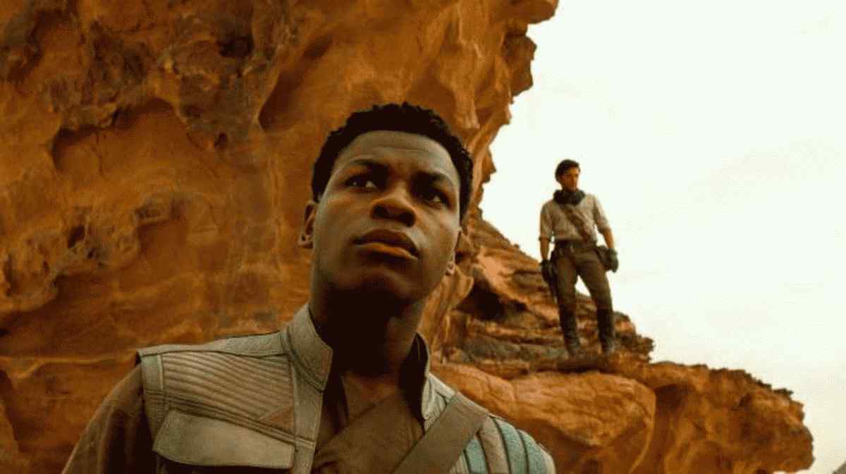 Ar „Žvaigždžių karai:„ Skywalker “kilimas turi kreditų sceną'