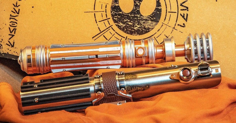   skywalker-legacy-lightsaber-set-top-1266894.jpg